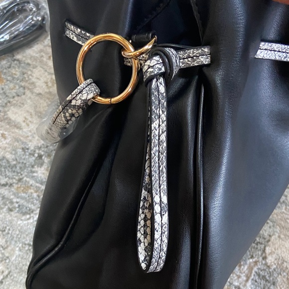 Badgley Mischka Black and Snake Skin Shoulder/Crossbody Bag with ID Wallet - Picture 6 of 11